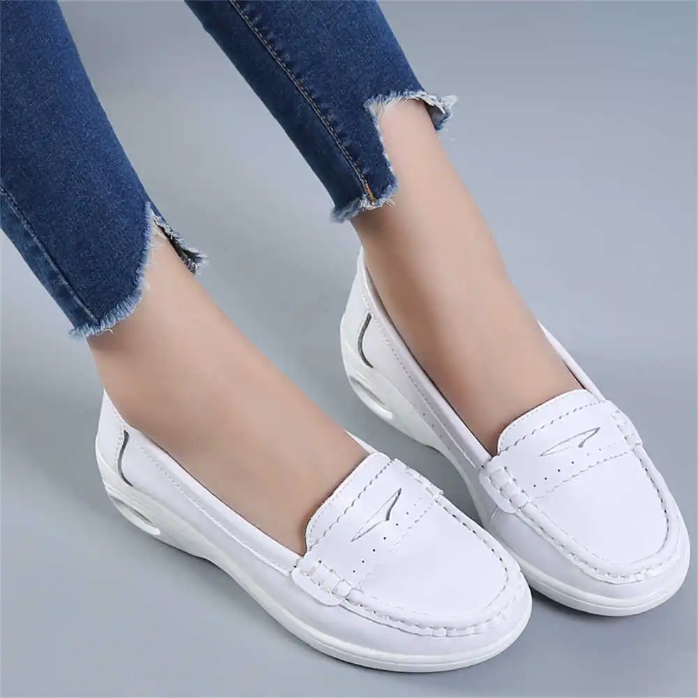 Thick Sole Slipon White Traine - Women'S Fashion From The 50S ulasan dan harga