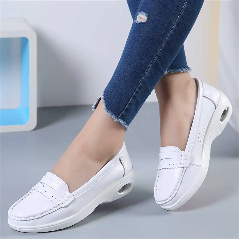 Thick Sole Slipon White Traine - Women'S Fashion From The 50S ulasan dan harga